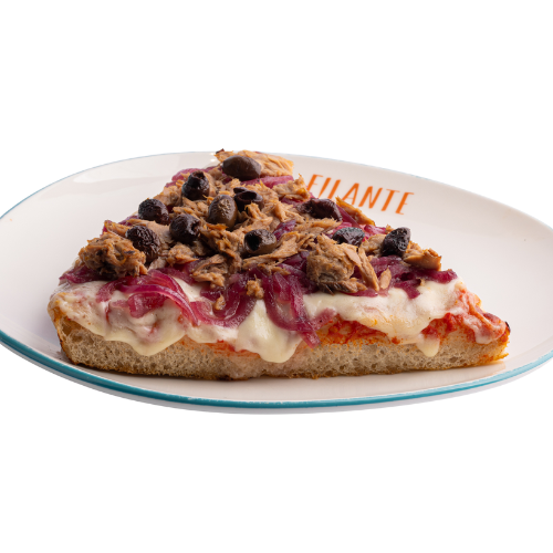 Pomodoro, mozzarella, tonno, cipolla rossa caramellata, olive Leccino