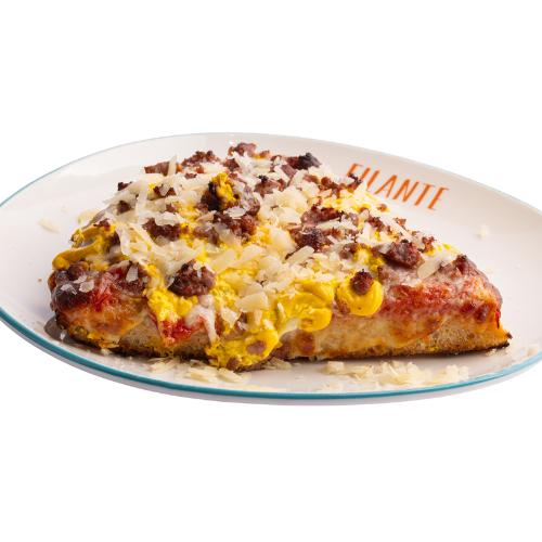 Pomodoro, mozzarella, salsiccia al coltello, crema allo zafferano homemade e grana a scaglie